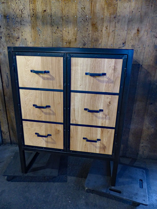 Armoire basse design industriel Réf 3623  Prix de base : 840,00 €