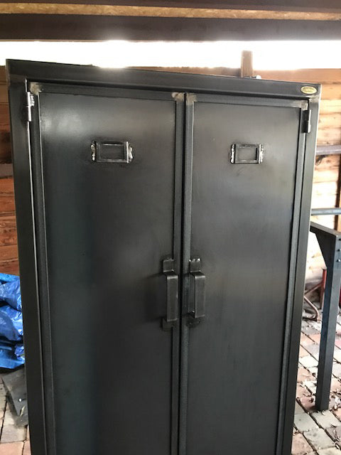 Armoire métal 2 portes 2 tiroirs Réf 3033  Prix de base  : 990,00