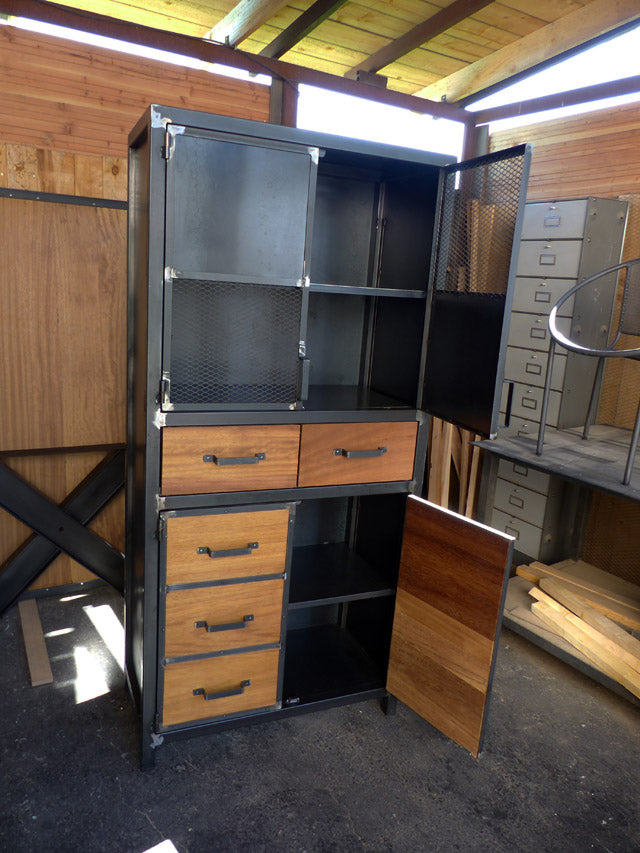 Armoire industrielle 4 portes 2 tiroirs Réf 3050  Prix de base : 1250€