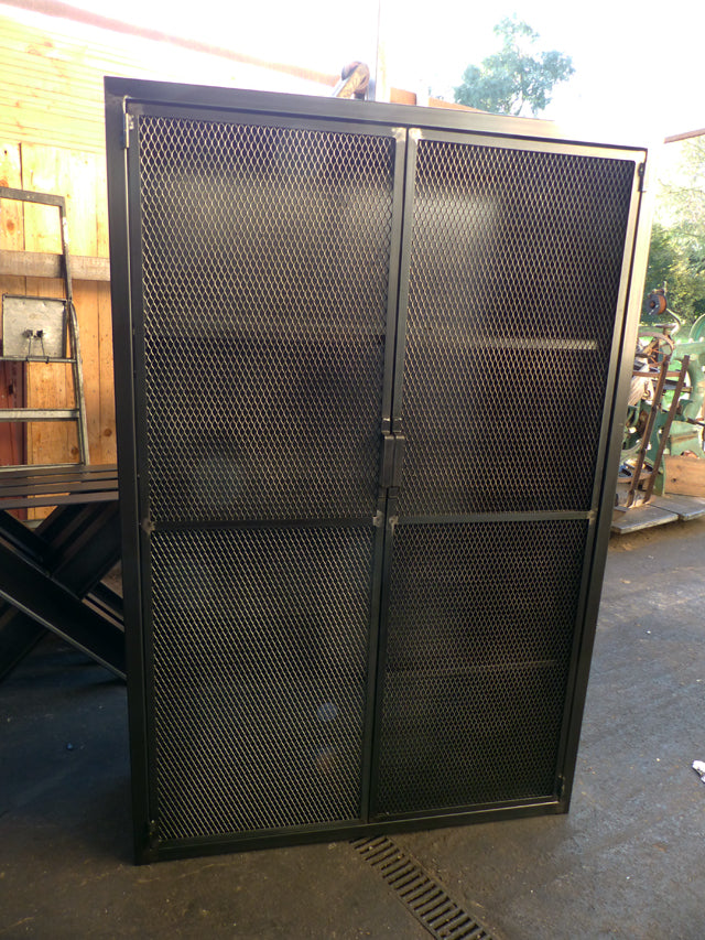 Armoire industrielle porte grillagées Réf 3285  Prix de base : 950,00 €