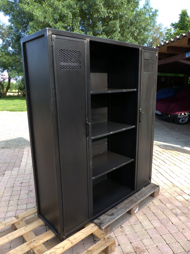 Armoire vestiaire industrielle Réf 3167  Prix  de base : 1100,00 €