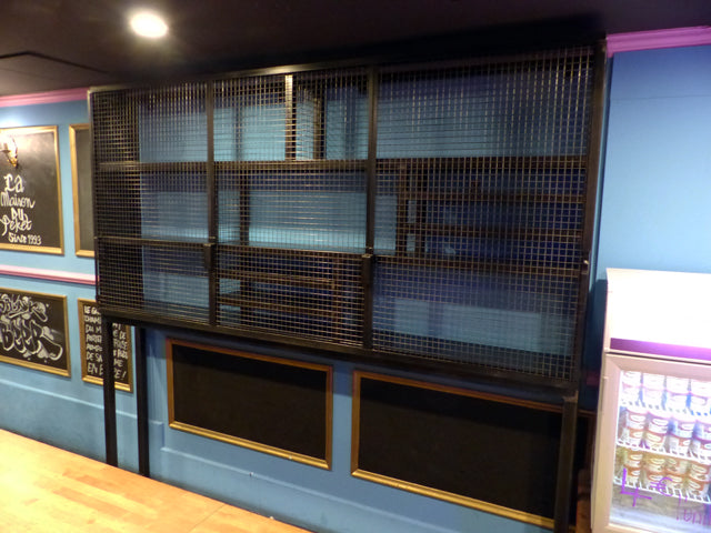 Arrière de comptoir de bar PRIX de base: 1900€ réf 3286