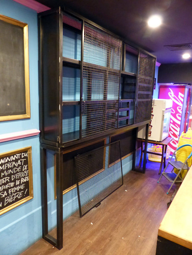 Arrière de comptoir de bar PRIX de base: 1900€ réf 3286