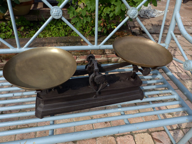 Balance fonte vintage