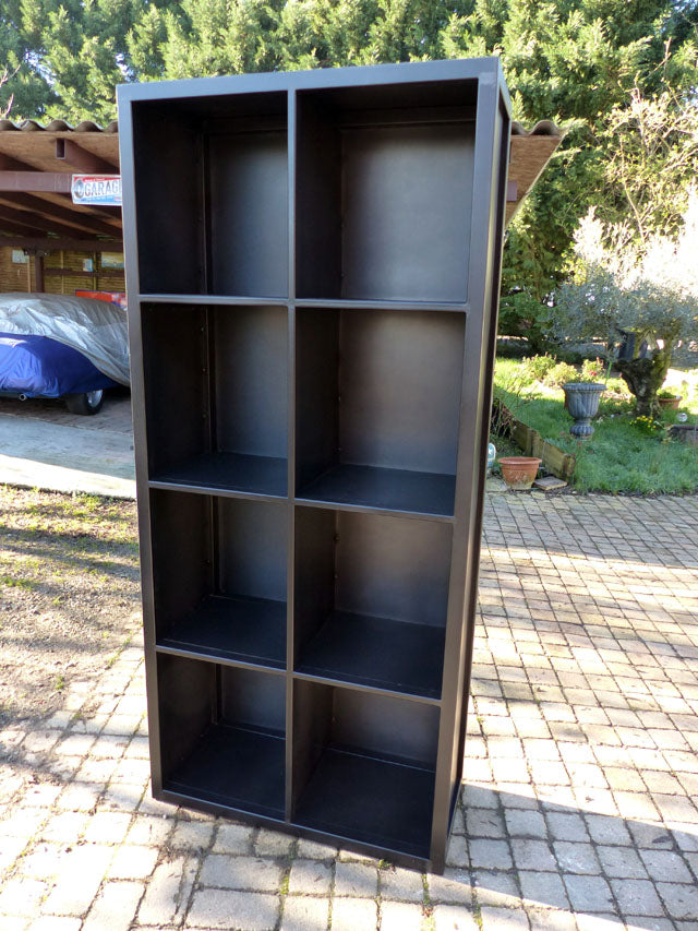 Bibliothèque tout métal 8 cases. PRIX de base : 1 000€ Réf 3491