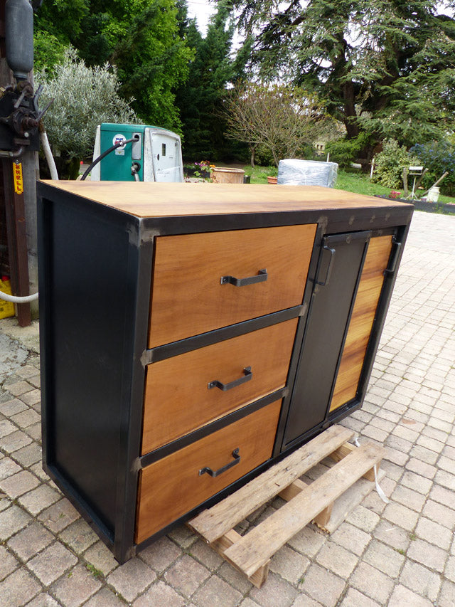 Buffet 3 tiroirs 3 portes coulissantes PRIX de base: 1350€ réf 3354