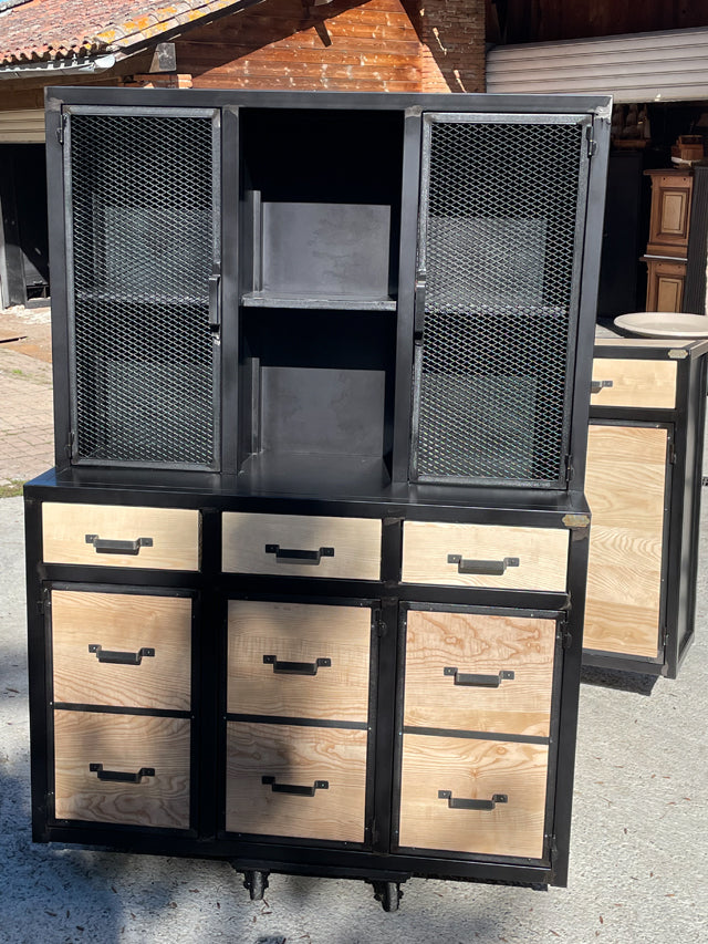 Buffet industriel métal & chêne PRIX de base: 1450€ réf 3367