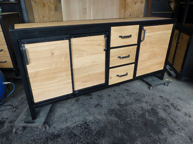 Buffet industriel 3 portes et 3 tiroirs PRIX de base: 1600€ réf 3499