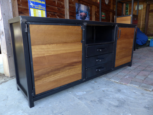 Buffet  industriel 2 Portes et 3 tiroirs PRIX de base:1500€ réf 3413