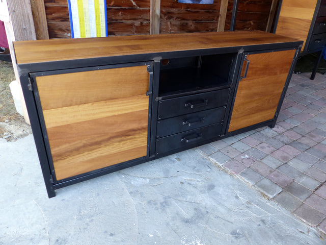 Buffet  industriel 2 Portes et 3 tiroirs PRIX de base:1500€ réf 3413