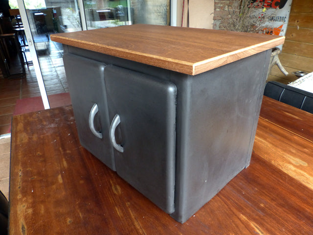 Petit buffet mètal industriel 1950