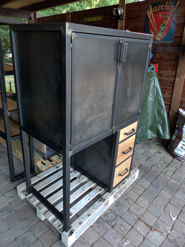 Bureau industriel fermè PRIX de base: 1490€ réf 3198