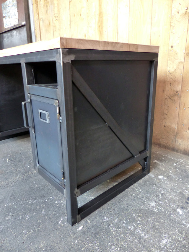 Bureau industriel bois et mètal double caisson PRIX de base:1290€ réf 3425