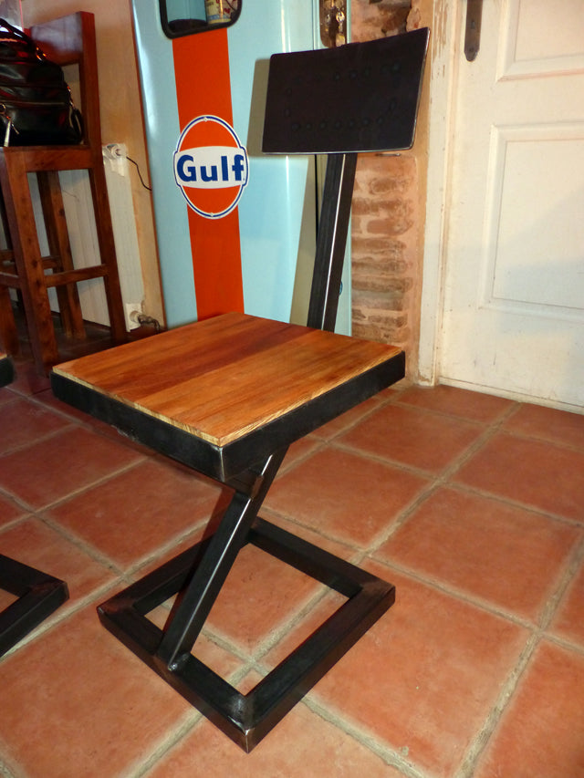 Chaise industrielle PRIX: 130€ pièce réf 3097