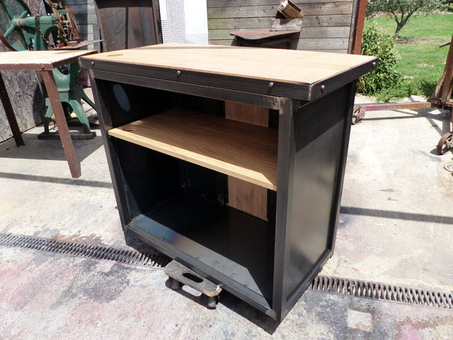 Bar Industriel Métal & Bois. Réf 2394. Prix de base : 890 €