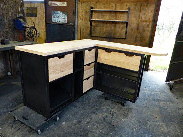 Comptoir d'angle / Banque d'accueil PRIX : 2250€ réf 3609