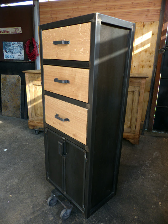Armoire industrielle 2 portes et 3 tiroirs Réf 3220  Prix de base : 790,00 €