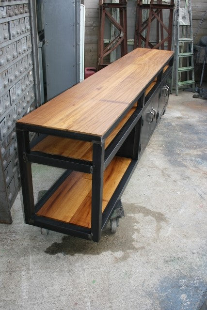 Enfilade style industriel Prix de base: 1890€ réf 2061