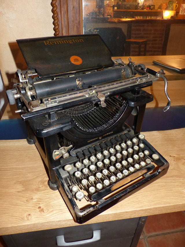 Comment restaurer une ancienne machine à écrire Remington vintage Comment restaurer une ancienne machine à écrire Remington vintage