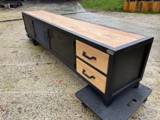 Meuble Tv design industriel chêne/ métal PRIX de base: 1390€ réf 3587