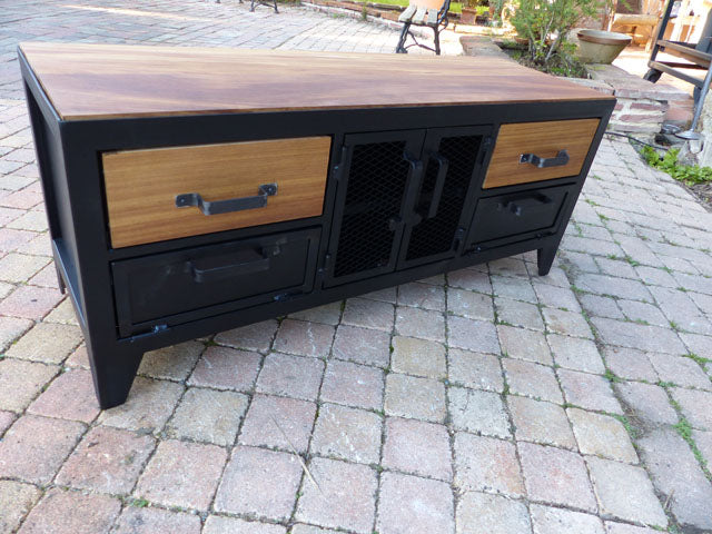Meuble TV industriel 2 tiroirs et 2 clapets PRIX de base: 900€ réf 3584