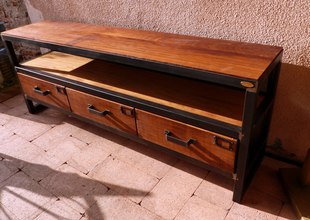 Meuble industriel TV  3 tiroirs PRIX de base: 1150€ réf 3091