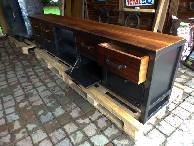 Meuble industriel Tv PRIX de base: 1700€ réf 3172