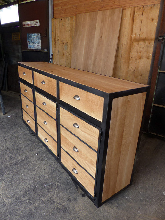 Buffet industriel métal & chêne PRIX de base: 1900€réf 3372