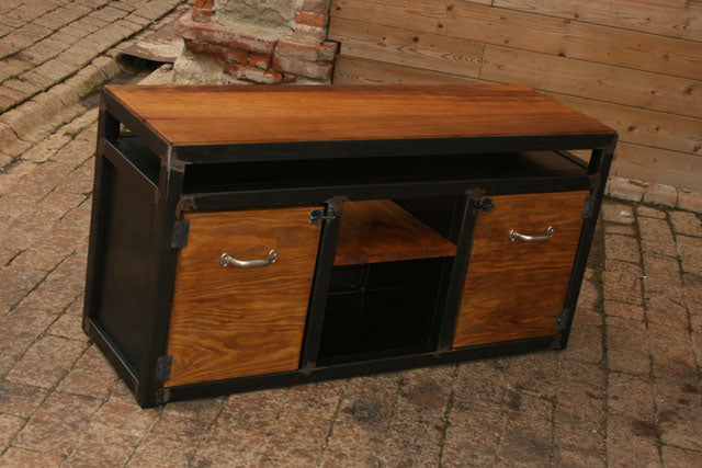 Meuble industriel de TV PRIX de base: 990€réf 2326