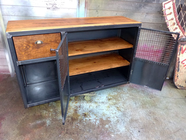 Buffet industriel 2 portes 1 tiroir PRIX de base: 950€ réf 2369