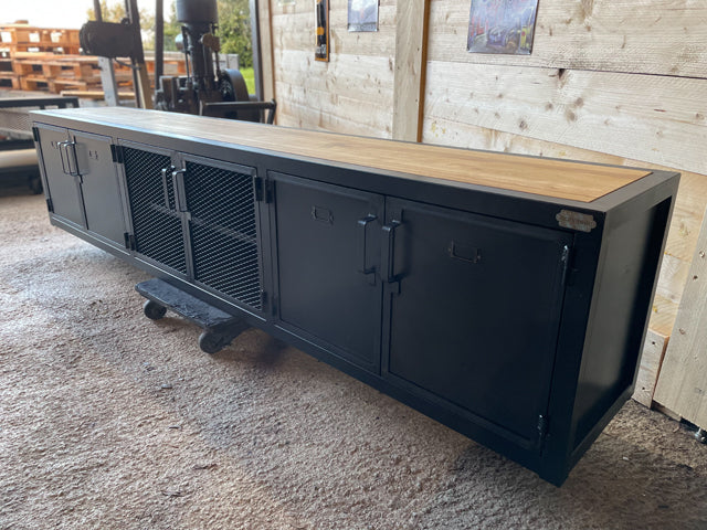 Meuble TV Industriel Sur Mesure En Bois Et Métal – Avec Espace Pour Platine Vinyle