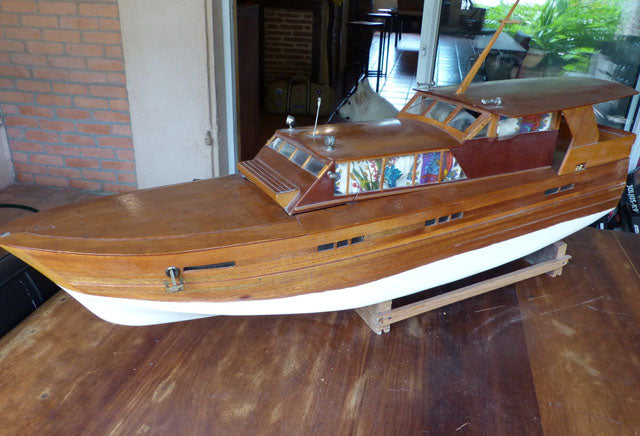 Modele réduit bateau thermique