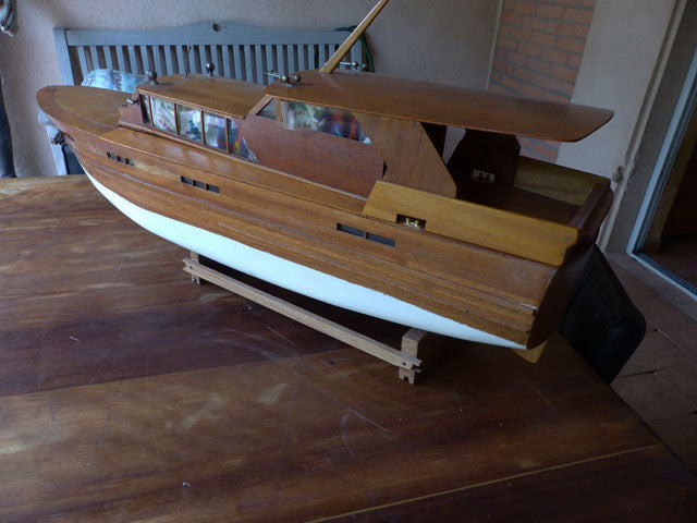 Modele réduit bateau thermique