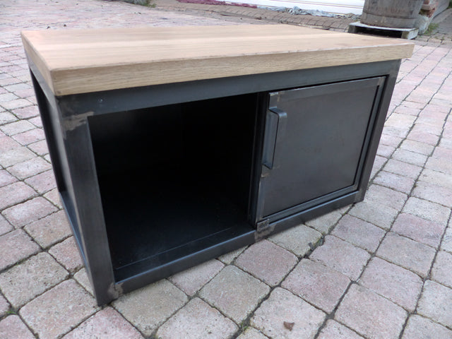 Petit buffet en métal porte coulissantes PRIX de base: 590€ réf 3228