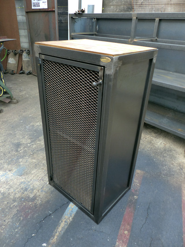 Petit buffet industriel PRIX de base: 590€ réf 3044