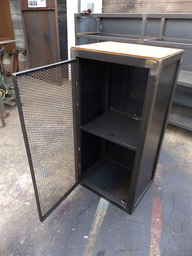 Petit buffet industriel PRIX de base: 590€ réf 3044