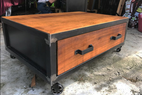 Table basse tiroir double face PRIX de base:690€ réf 2249