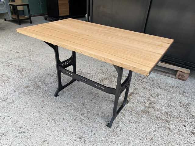 Table bistro pied fonte