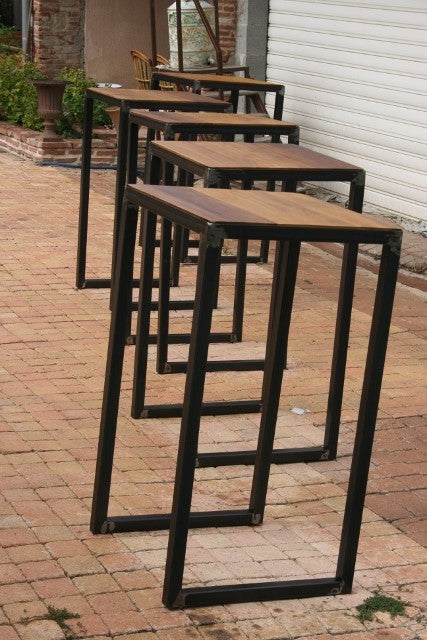 Table bistro mange debout PRIX de base: 350€ pièce réf 2194