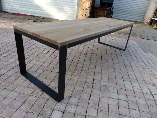 Table industrielle modèle " confèrence" PRIX de base: 1590€ réf 3504