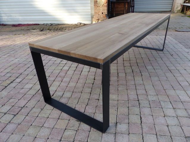 Table industrielle modèle " confèrence" PRIX de base: 1590€ réf 3504