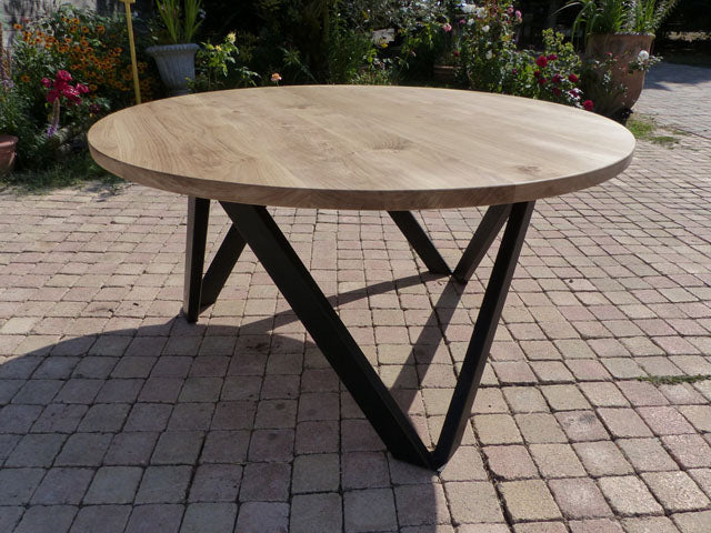 Table ronde piètement industrielle PRIX de base: 1400€ réf 3542