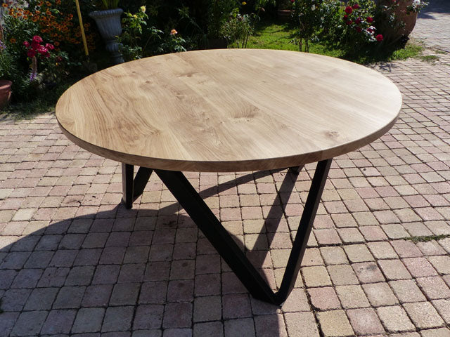 Table ronde piètement industrielle PRIX de base: 1400€ réf 3542