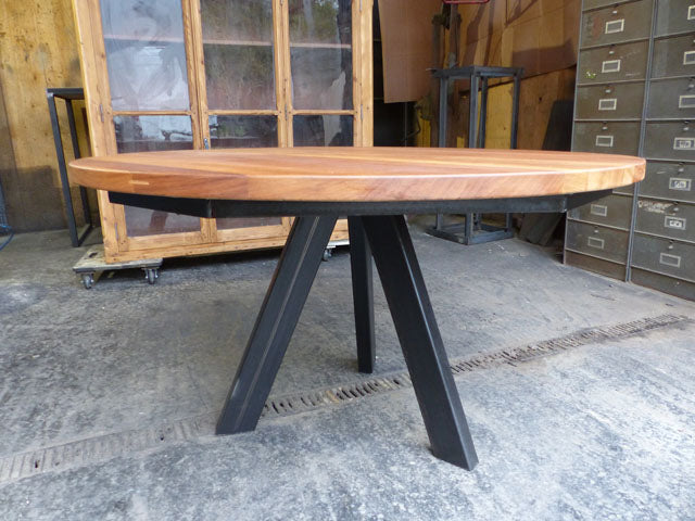 Table ronde industrielle tripode PRIX de base: 1100€ réf 3502