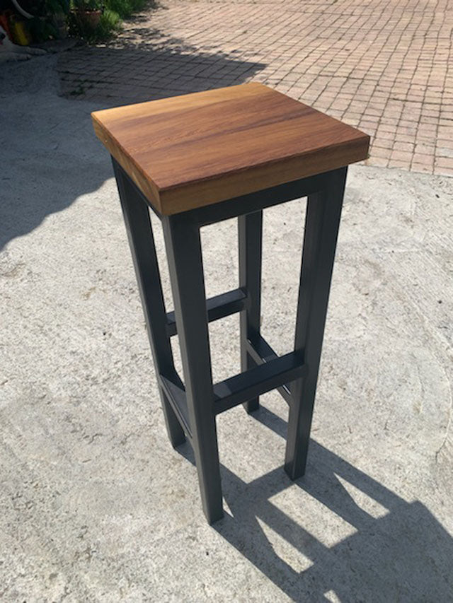 Tabouret style industriel PRIX : 110€  réf 1956