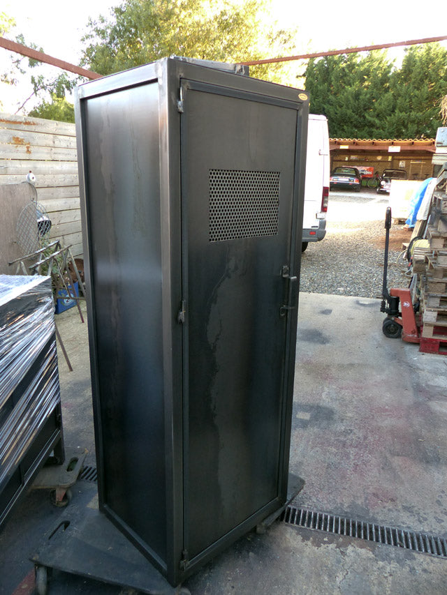 Armoire industrielle une porte Réf 3041  Prix de base : 790,00 €