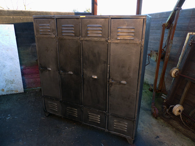Vestiaire industriel rivetè  4 portes 1930
