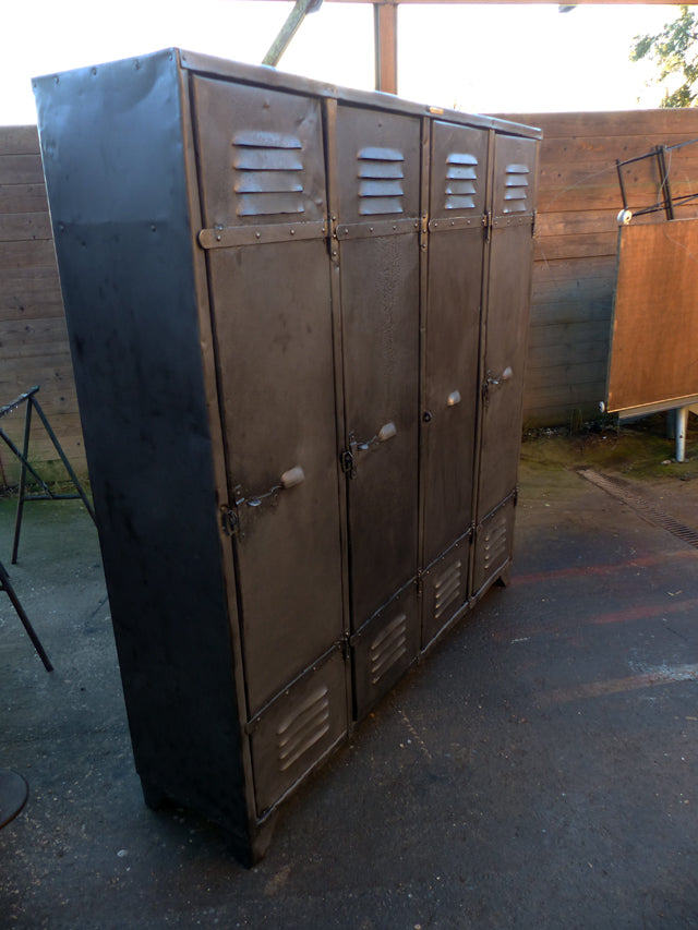 Vestiaire industriel rivetè  4 portes 1930